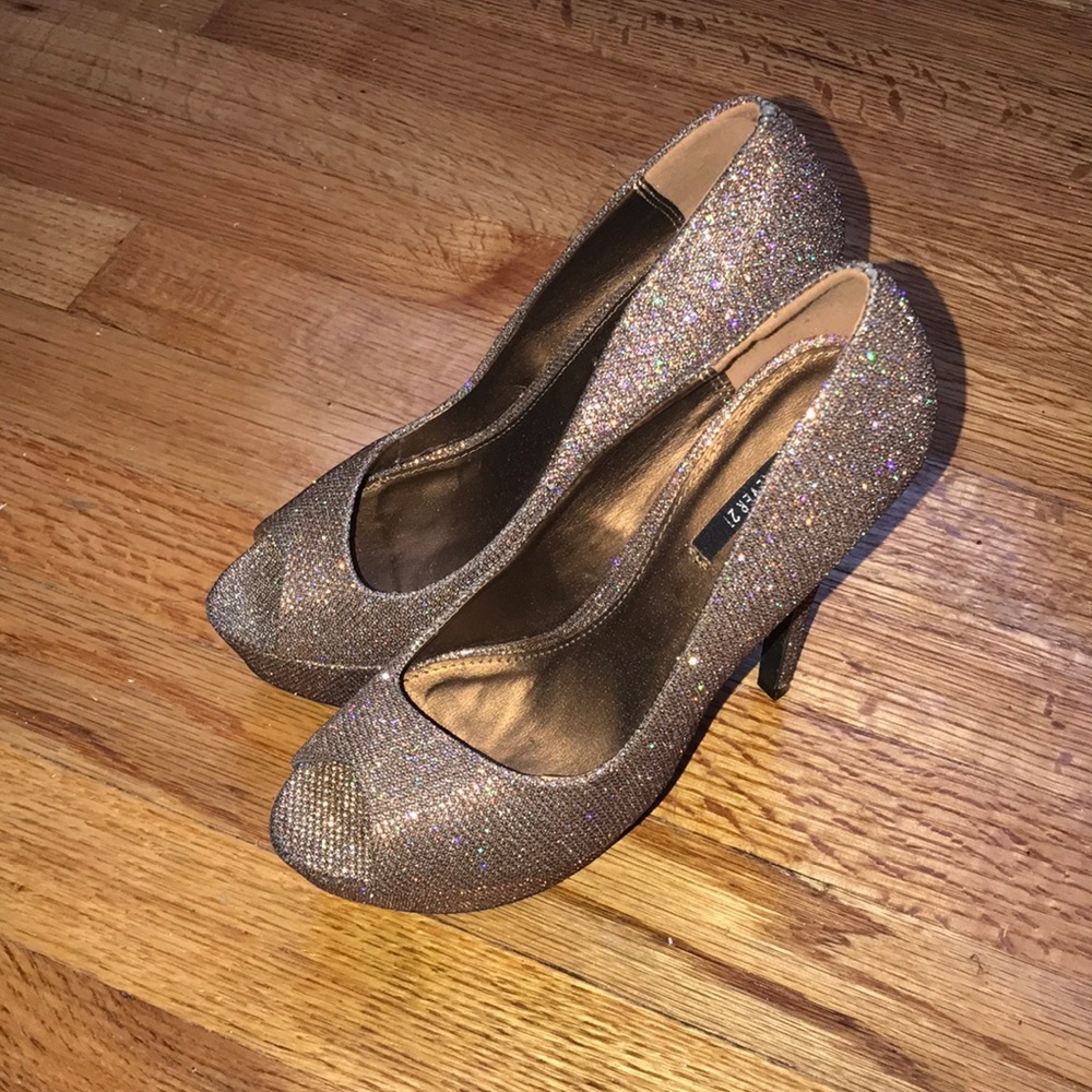 Forever 21 Peep Toe Pump Size 6